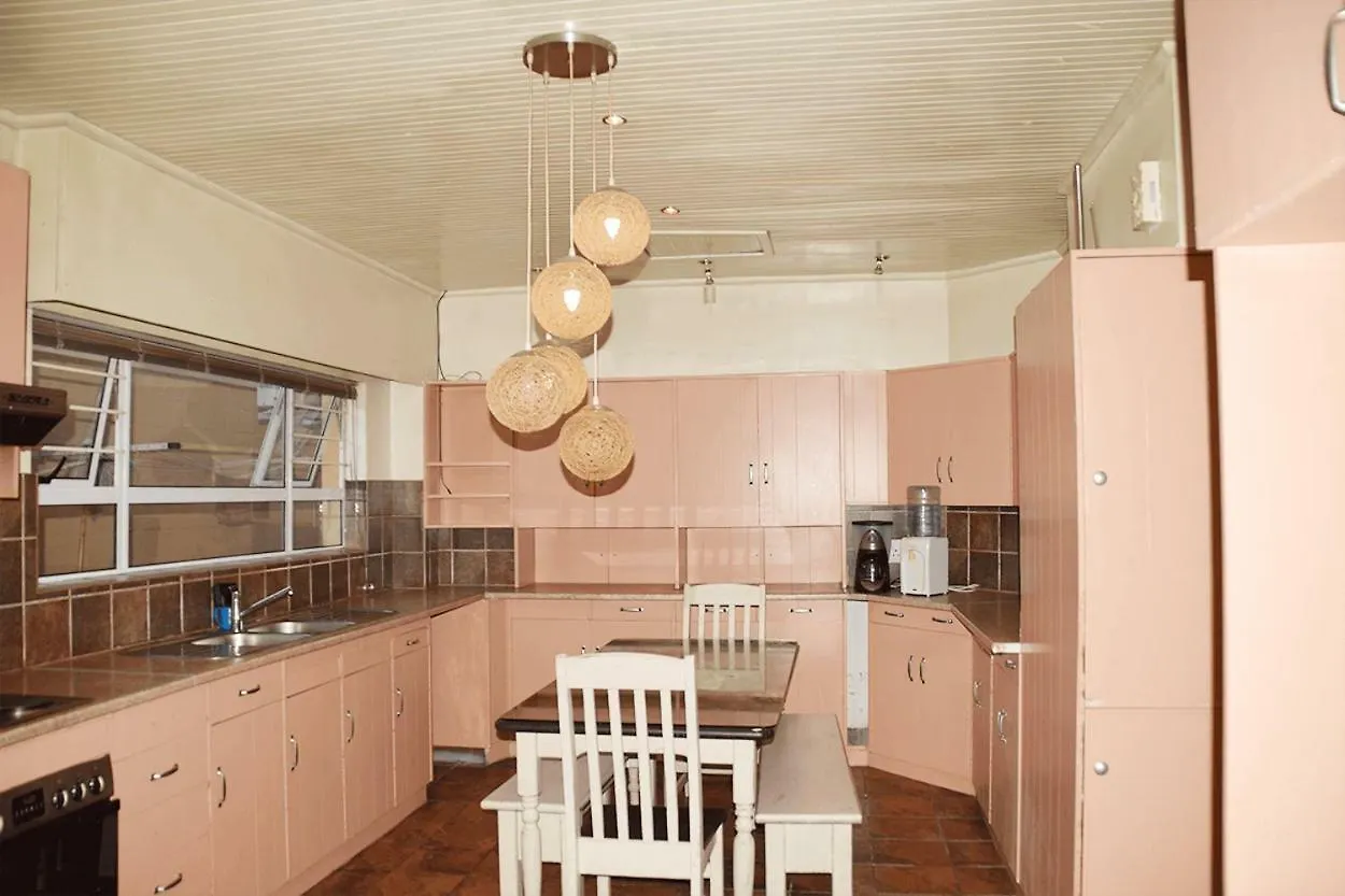 Affittacamere Lacasa Bellville Guesthouse Città del Capo