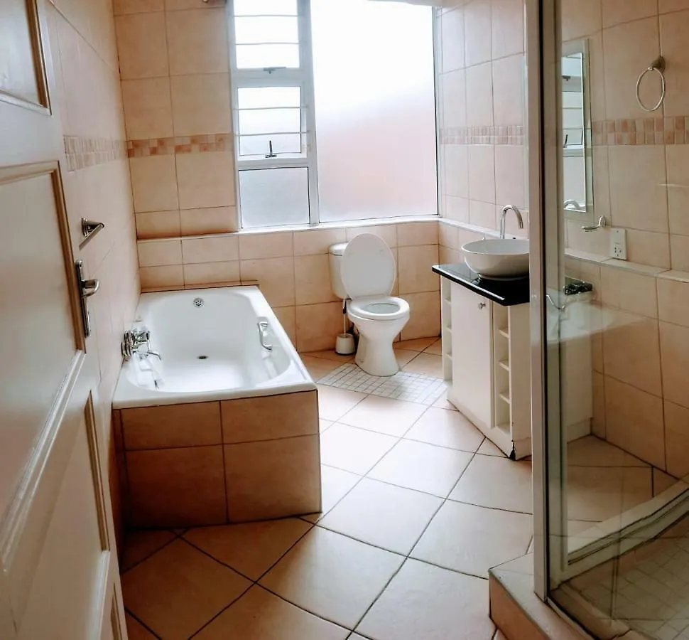 Lacasa Bellville Guesthouse Città del Capo 3*,  Sudafrica